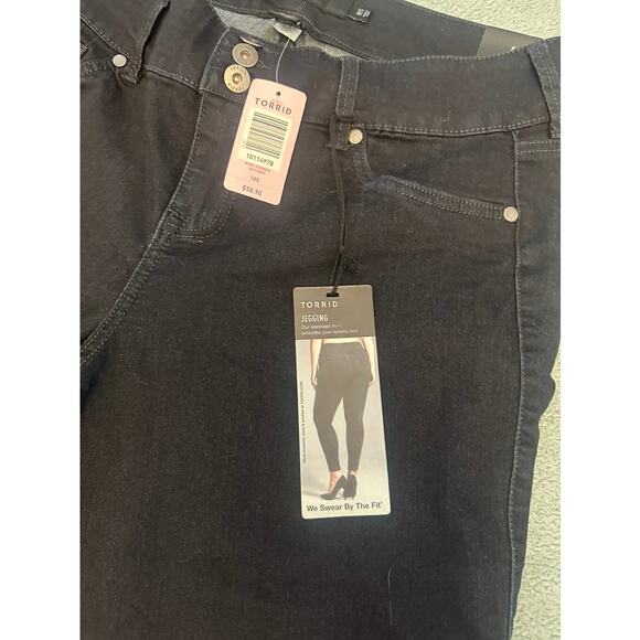 Torrid Black Jegging Jeans Size 16S NWT - Picture 3 of 8